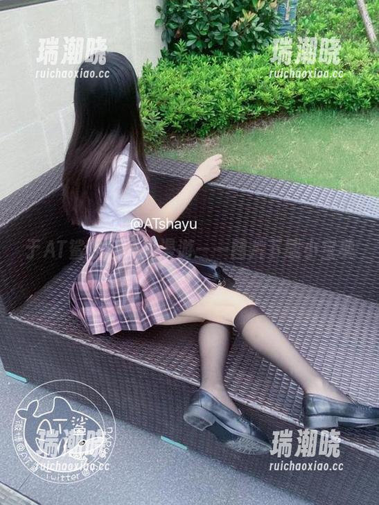 于AT鲨的红裙里漫游——图片下载小宝典