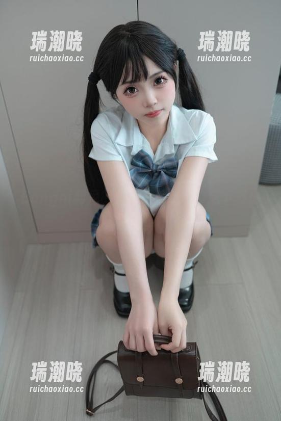 Bangni邦尼的圣诞小鹿cos，这下载也挺出奇的！