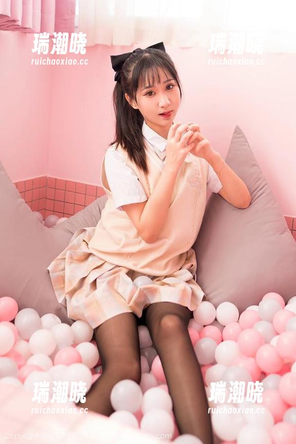 Feilin嗲囡囡 - 最新欣欣Rubybaby，照片里的毛衣照得我舞动的心，有点小奇特