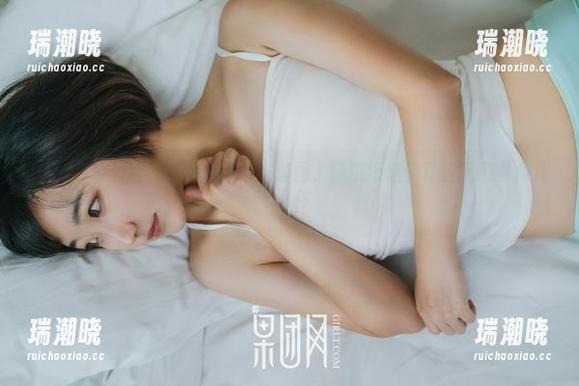 GIRLT果团网 - 王婉悠的泳衣套图，精挑细选的夏日气息有点儿诱惑？