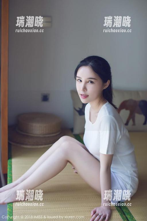 IMiss爱蜜社 - 原图呈现，LalaBaby啦啦在泳池中的完美弧度，快来下载，不然只会后悔！