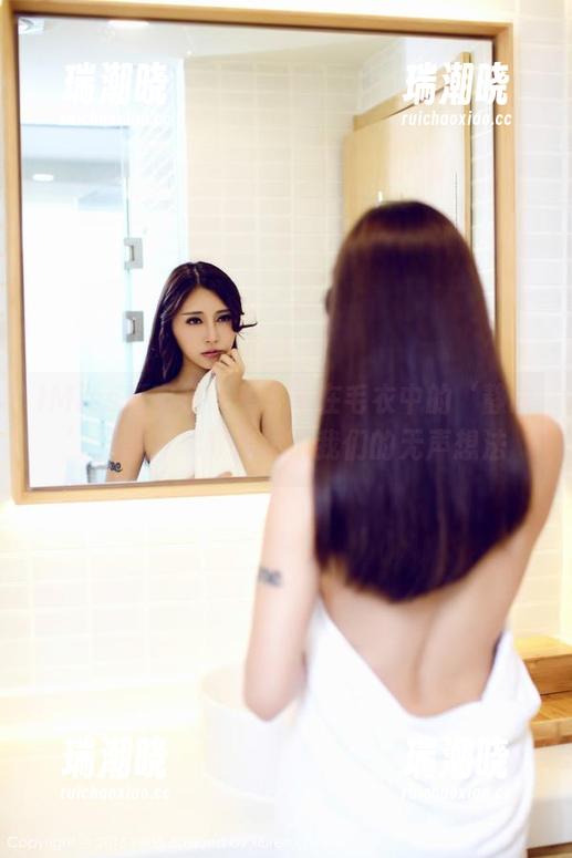 IMiss爱蜜社 - 看Sia在毛衣中的‘静谧’，图片早就传达了我们的无声想法