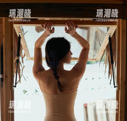 最新发布！Min.E(민이)的长腿图册，你要的腿长这里都有，有点过分哦！