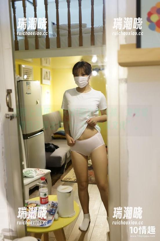 在网上游历：ROSI的白色丝袜，突然觉得自己要去建立一个“丝袜文化”。