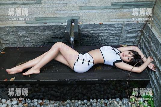 TuiGirl - 艾栗栗的短裙合集，实在让人有点眼晕——那些美图真是够劲儿的。