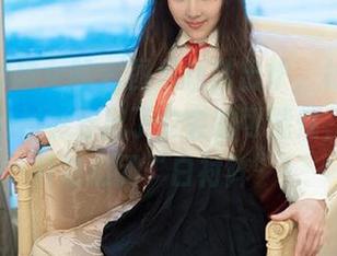 TuiGirl推女郎 - 图包新鲜出炉，林萌萌把简单的白衬衫穿出了约会的可能性，我已经开始组团“白衬阵”！