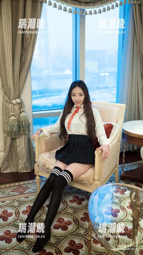 TuiGirl推女郎-林萌萌 TuiGirl推女郎 - 图包新鲜出炉,林萌萌把简单的白衬衫穿出了约会的可能性,我已经开始组团“白衬阵”!