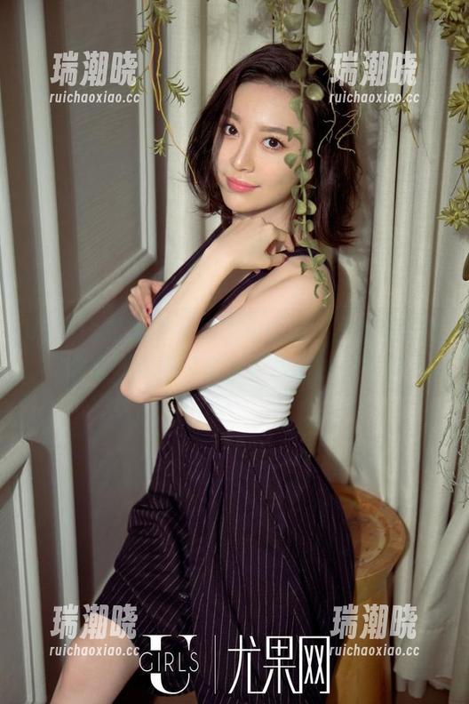 UGirls尤果网 - 周妍希在线，图集里的厨娘造型到底有多撩？我们拭目以待