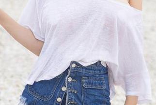 UGirls尤果网 - 睡衣不仅是睡衣，杜小雨的最新写真给了我们更多遐想。