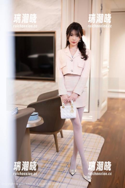 XIAOYU语画界 - 看了林乐一的黑色合集，心中不觉就想：这个色调透出的酷，如何可以这么随性又捉摸不定？
