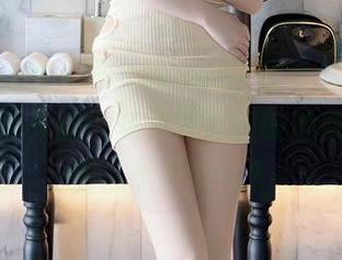 Xiuren秀人网 - Wendy智秀发布美图更新，夏天的气味弥漫在我的脸颊上，这到底是干嘛呢？