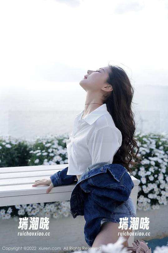 Xiuren秀人网 - 小蛮腰女仆写真：别被外表蒙骗，这其实是高级逗趣！