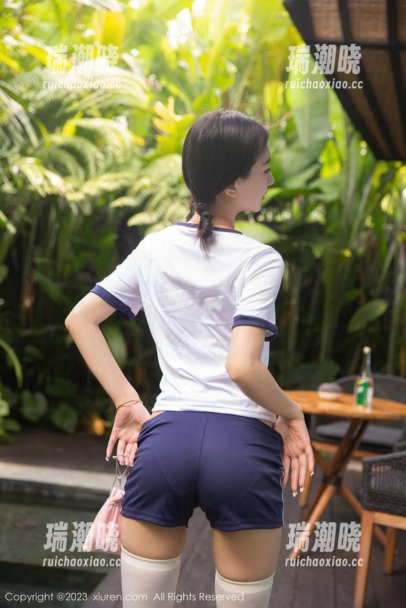 Xiuren秀人网-杨晨晨sugar Xiuren秀人网 - 吊裙与丝袜的乱斗,杨晨晨sugar在作品中积极参与,谁赢了你猜?是腿还是裙?答案在她的套图里!