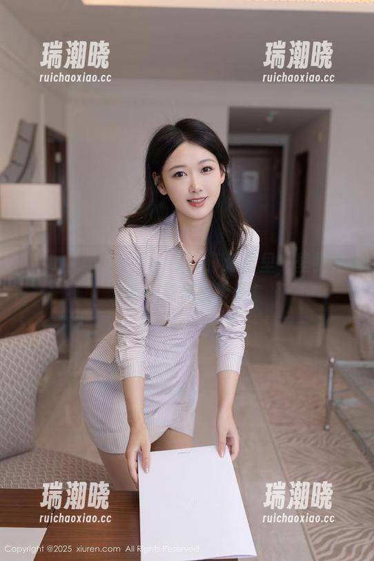 Xiuren秀人网 - 吊带、爱酱里，壁纸上又添一抹俏皮设计！