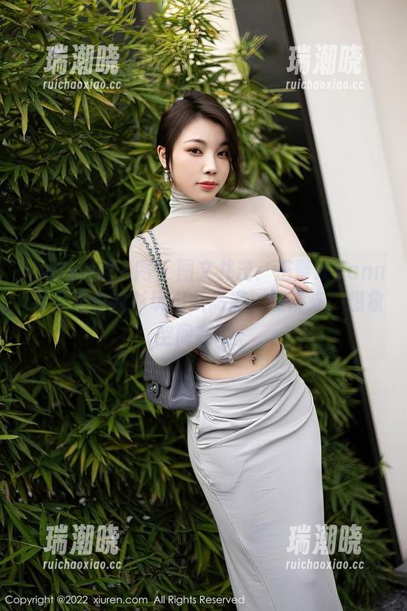 Xiuren秀人网 - 图文并茂：王馨瑶Yanni如何把白衬衫玩出新高度，慢慢来，想象空间在呢。