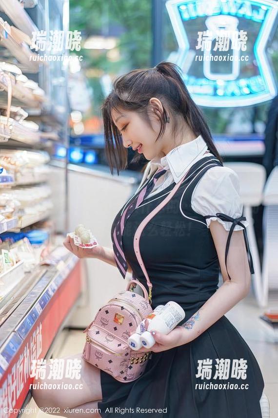Xiuren秀人网 - 当`萌白酱`和`夏天`撞个满怀，美图合集什么的…真希望我的度假也能这么轻松！