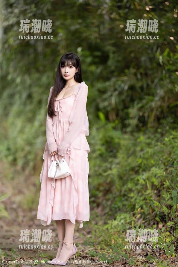 Xiuren秀人网 - 兔女郎文化大调研：蜜桃cc照片狂潮，居然完全免费耶！