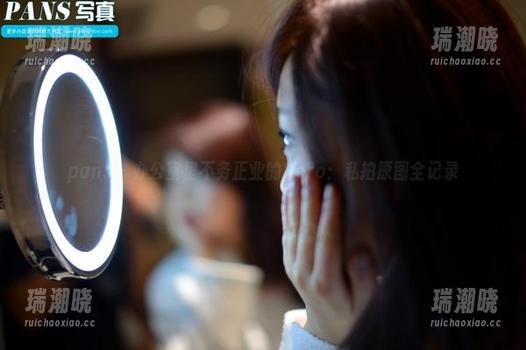 pans-roro pans - 办公室里不务正业的Roro:私拍原图全记录