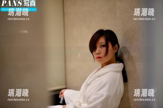 pans - 安安居家写真，居然能让沙发都嫉妒！