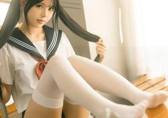 rua阮阮校服写真，青春记忆被抓拍得有点尴尬