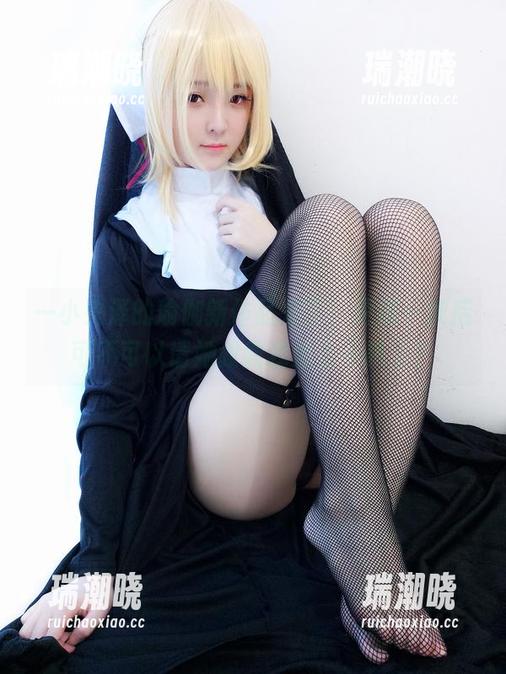 一小央泽的瑜伽新作品来了，更新一波后可不可以请她教教我怎么不趴下？
