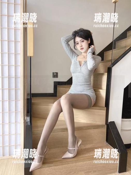 不呆猫 壁纸也可以带点套路:不呆猫演绎水手服黑丝新风尚!