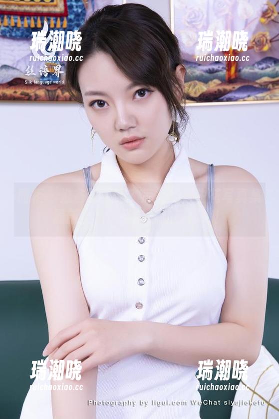 丽柜 - 准备好了吗？凉儿的双生花写真集最新上线，圣诞狂欢等你来！