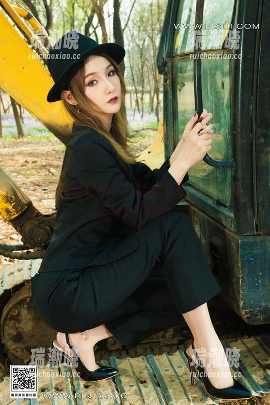 丽柜 - 极速福利：安娜的赛道女郎原图，有图有真相！