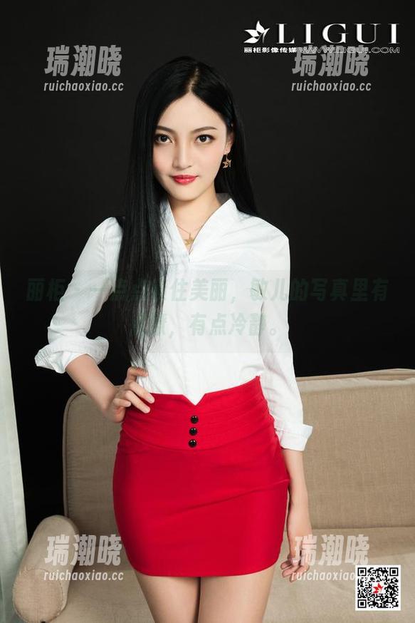 丽柜 - 一点点锁住美丽，敏儿的写真里有点撩，有点冷静。