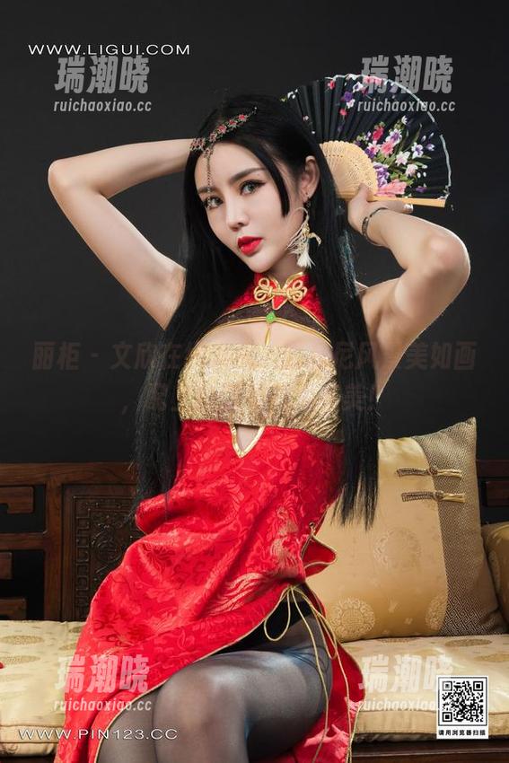 丽柜-文欣 丽柜 - 文欣在线发图,比基尼风景美如画,配上我这酒就太完美!