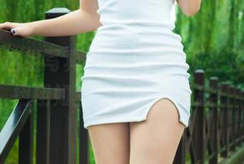 丽柜 - 这组写真中，汐汐把双生花演绎得栩栩如生，照片真难忘！
