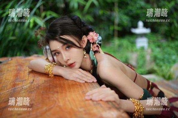 余多多Dudu 抢镜头的美图,尽在余多多Dudu与妲己古风的融合中