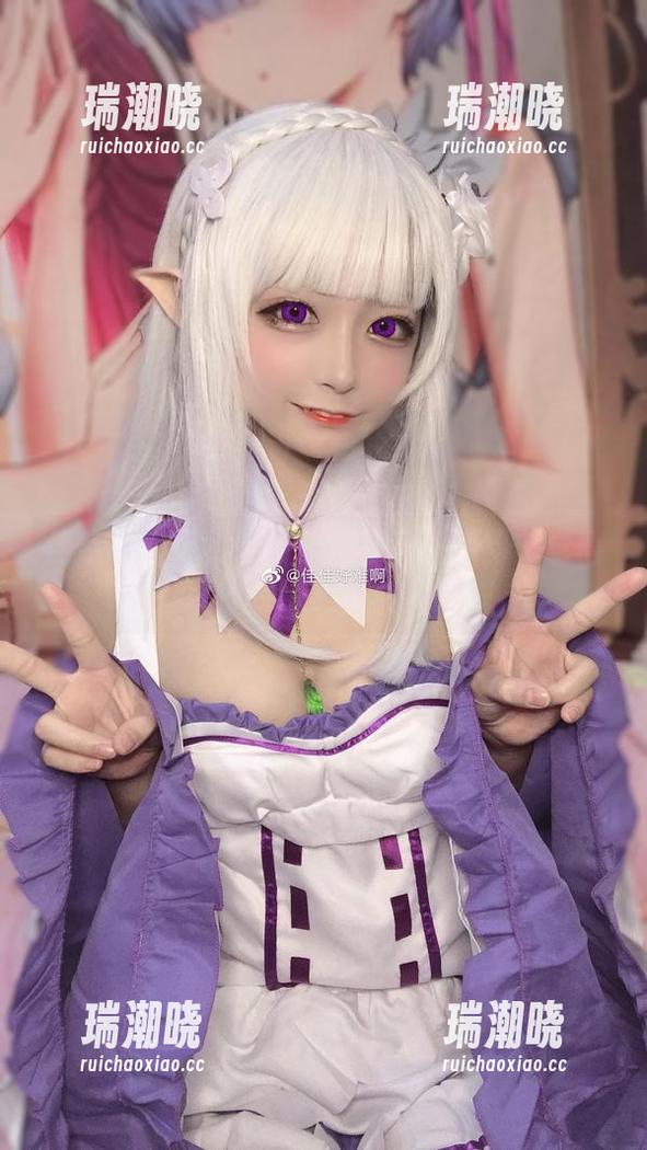 佳佳好难啊和她的校园奇遇：那年总觉得草坪更绿的写真高清