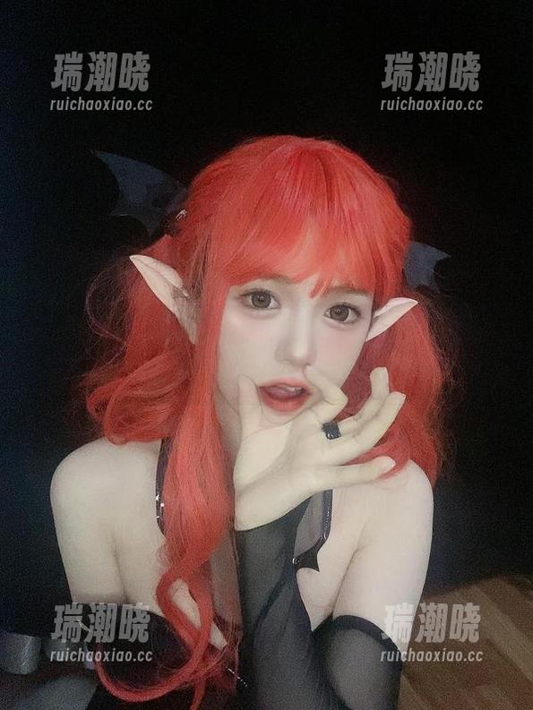 倦倦喵与女同事们的全集写真，交错着小情愫。