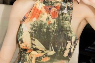 克拉女神 - 看杨暖的写真分享，足部细节竟然也能让人入神
