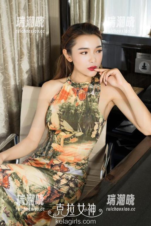 克拉女神 - 看杨暖的写真分享，足部细节竟然也能让人入神