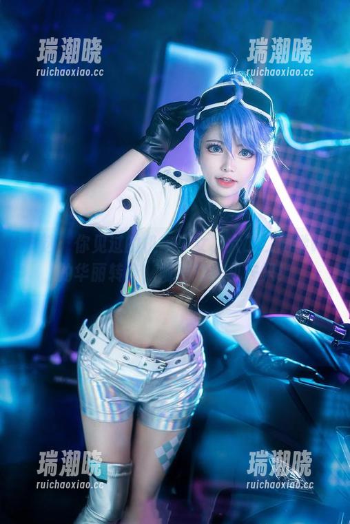 六二二同学w 精选:你见过的机车少女,六二二同学w的华丽转身,附赠打火机一只!