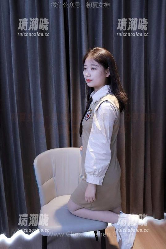 初夏女神 - 安妮姐妹合影续集：分享如何当个混乱又可爱的小团体