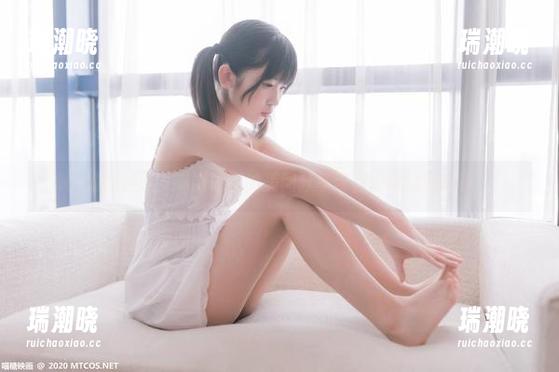 谁能拒绝？喵糖映画的美图分享带你俯瞰制服妹子