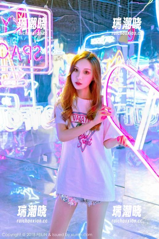 嗲囡囡-Emily尹菲 嗲囡囡 - 上天台找灵感,Emily尹菲图库分享:居然还被邻居盯上了!