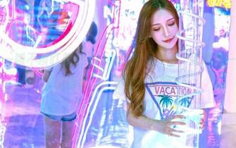 嗲囡囡 - 一瞬不瞬盯着伊蓓Eva的和服美图，愿意当一天的‘和服陪练’，那岂不快哉？
