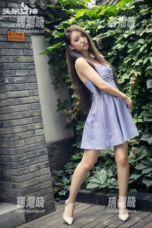 头条女神 - 浴室自拍新姿势，快来抢免费图册——亲眼见证杨漫妮的创意！