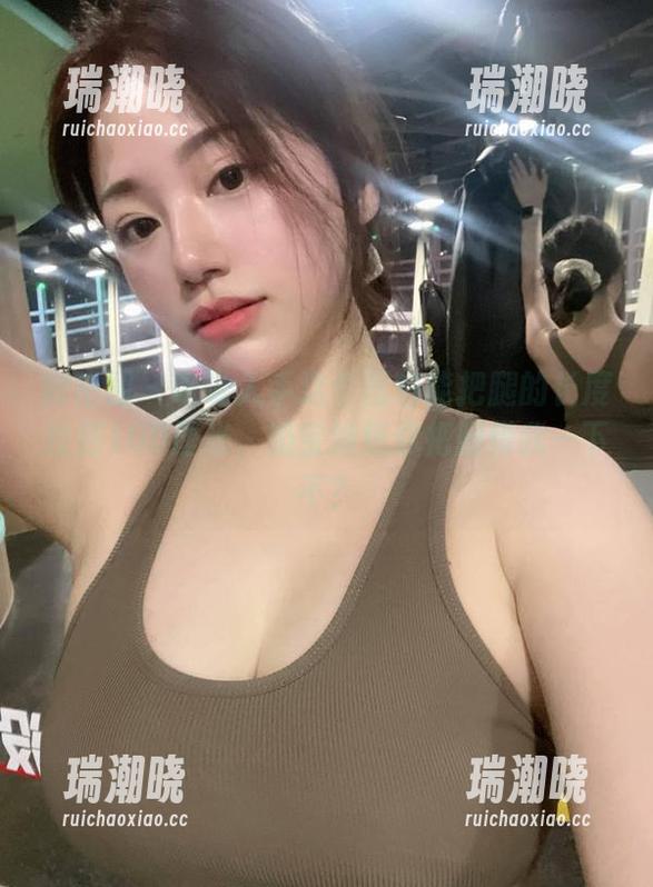奶宝妹纸 微密圈 - 听说入手这个图包能把腿的长度拉到100厘米,奶宝妹纸你把腿借我一下不?