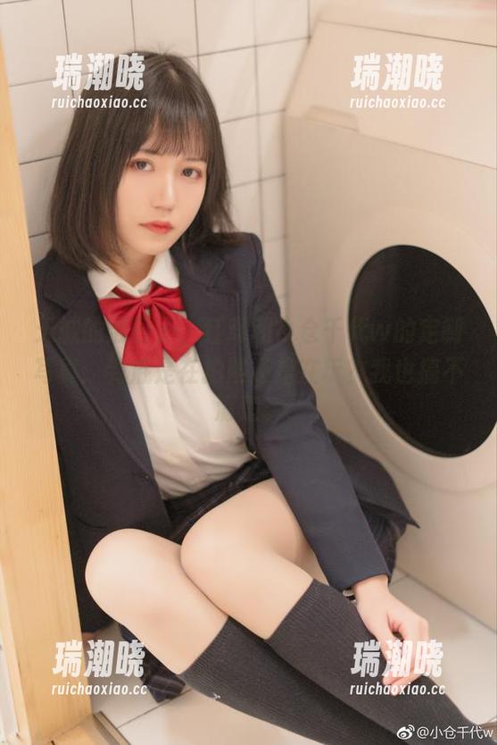 天城的混日子，红鸢和小仓千代w的定制写真：到底是在拍照还是在玩？我也搞不清楚。