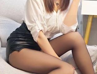 你说小女巫露娜的全套条纹提花白衬衣其实是她的战衣，今天她准备好征服全场了没？