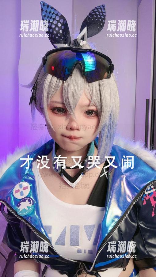 小瑶幺幺 精选小瑶幺幺的甘雨海灯节礼服作品,居然让我心里浮现出一些不可名状的东西!
