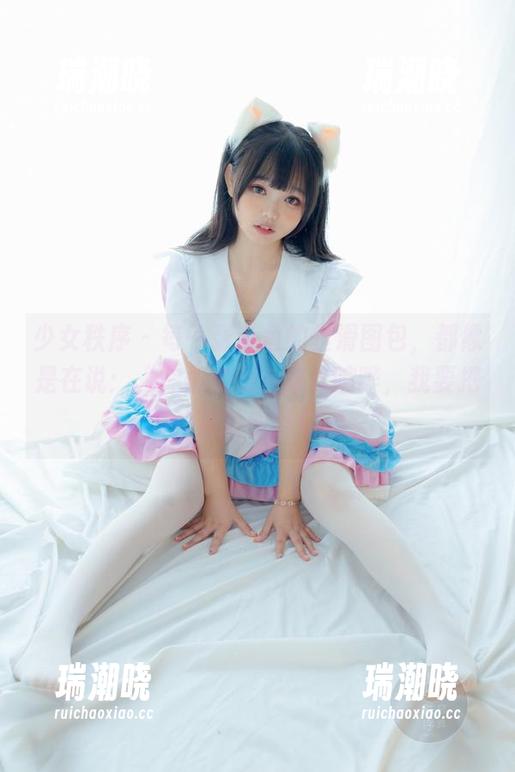 少女秩序 - 每一张小鱼的丝滑图包，都像是在说：“你们快别在这儿喧哗，我要把水面的波纹留给你们。”