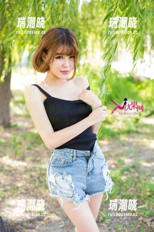 尤果网-杨晨晨 尤果网 - 免费图集,杨晨晨的黑色穿搭,倒也没那么乏味。