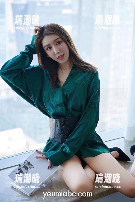 尤蜜荟-十三姨 尤蜜荟 - 千万别问我怎么了,十三姨的美腿图包让我小鹿乱撞!