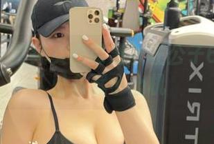 微密圈 - 清纯女白诱惑？左公子666图包里必藏小心机